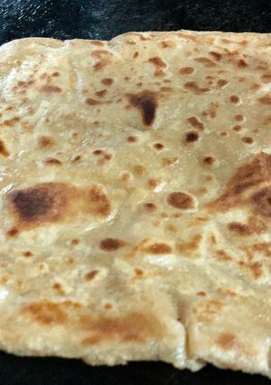 A picture of Khasta Karara Paratha.