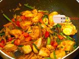 อกไก่ผัดน้ำพริกเผา อร่อยไม่แพ้ผัดกะเพรา แต่เราไม่ค่อยได้นึกถึง