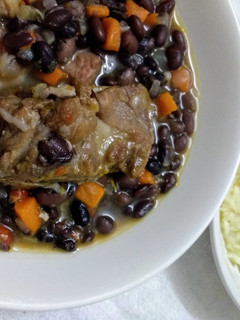 Una foto de Guiso de porotos negros