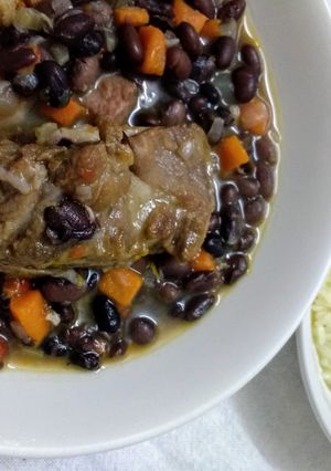 Una foto de Guiso de porotos negros