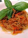 Spaghetti di soia con carne e verdure