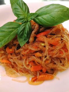 Foto di Spaghetti di soia con carne e verdure