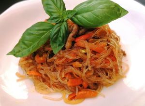Foto di Spaghetti di soia con carne e verdure