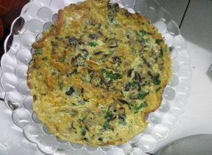 Hình của món Trứng chiên thịt và nấm mèo.