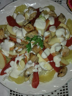 Una foto de Ensalada de pollo y manzana con aderezo de yogurt