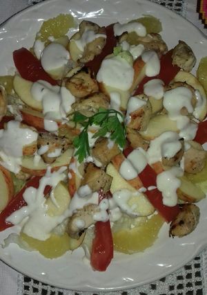 Una foto de Ensalada de pollo y manzana con aderezo de yogurt
