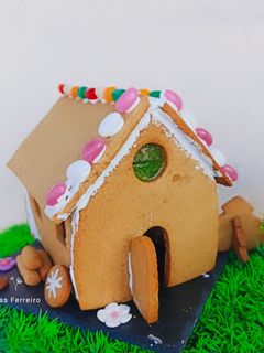 Una foto de Casa de galletas de jengibre y canela