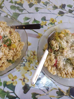 Una foto de Fideos salteados con vegetales!