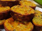 Una foto de muffins de verduras