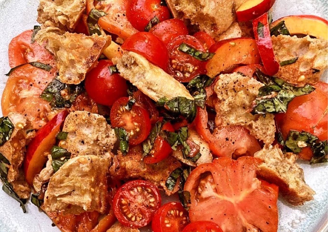 Tomato and nectarine panzanella