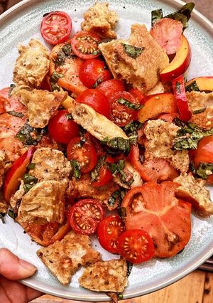 A picture of Tomato and nectarine panzanella.