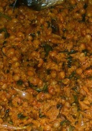 A picture of Achicha and fio-fio(dried cocoyam and pigeon peas).