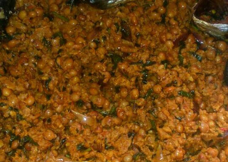Achicha and fio-fio(dried cocoyam and pigeon peas)