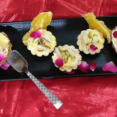 A picture of Orange halwa fill in the tarts.