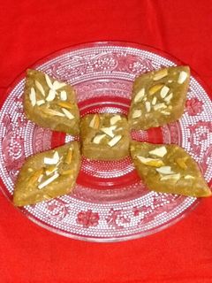 বেসনের বরফি(Besoner barfi recipe in bengali) রেসিপির প্রধান ছবি