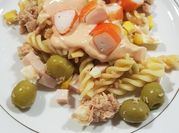 Una foto de pasta con palmitos