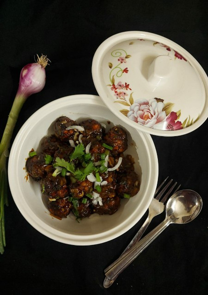વેજ ડ્રાય મંચુરિયન (Veg Dry Manchurian Recipe In Gujarati) રેસીપી મુખ્ય ફોટો