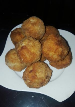 A picture of Yam balls.