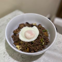 A picture of Minced beef with mushroom rice bowl.