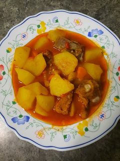 Una foto de Patatas con costillas adobadas