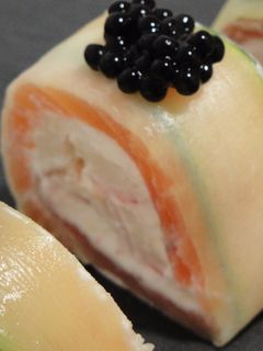 Una foto de Rollito de calabacín y salmón Vídeo