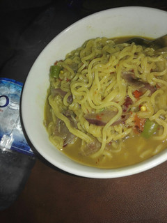 A picture of Noodle soup/sauce.
