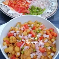 A picture of Chole Chaat.