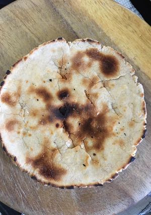 બિસ્કિટ ભાખરી (Biscuit Bhakhri Recipe In Gujarati) રેસીપી મુખ્ય ફોટો