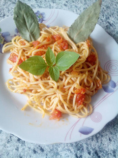 Una foto de Pasta en salsa de laurel