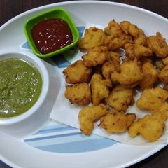 A picture of Mung Dal pakoda.