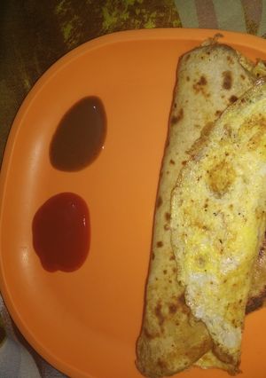 A picture of Omlette Parantha Roll.