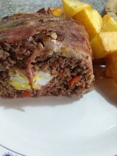Una foto de Pan de carne relleno de Bigote Cocina