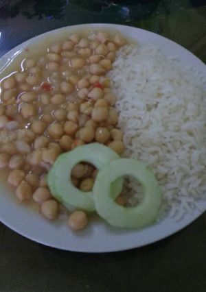 Una foto de Guiso de garbanzos a lo vegetariano