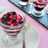 Reducción de frutos rojos con crema de queso y crumble de choco