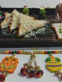 ચીઝ ચીલી ટોસ્ટ સેન્ડવીચ(Cheese chilli toast sandwich recipe in gujarati) રેસીપી મુખ્ય ફોટો