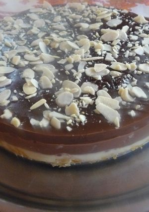 Una foto de Torta 3 chocolates con gelatina
