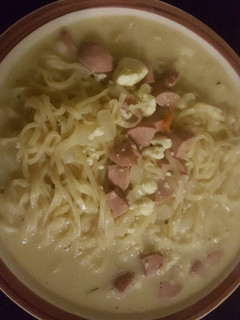 Una foto de 🍜 Sopa Maruchan con crema (a mi Gusto) 👌😄