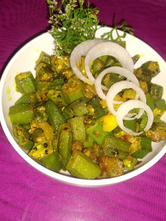 भिंडी फ्राई (Bhindi fry recipe in hindi) रेसिपी मुख्य फोटो