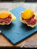 Finger Food -Battuta di fassona in cestino di parmigiano con tuorlo d’uovo fritto