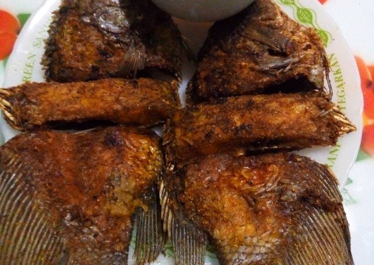 Resep Unik Ikan gurame goreng dan sambel kecap Paling Enak