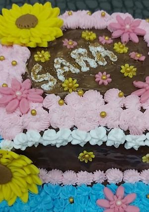 A picture of Cake with meringue buttercream frosting & Fondant flowers.