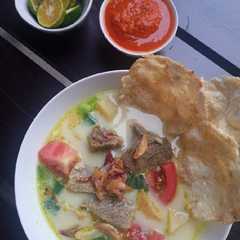 A picture of Soto Betawi.
