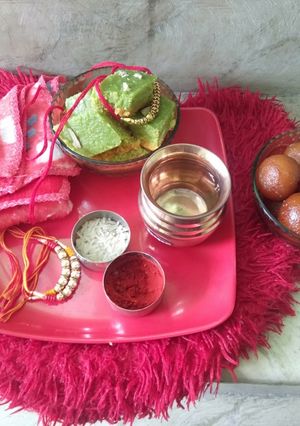 बेसन की बर्फी (Besan ki barfi recipe in Hindi) रेसिपी मुख्य फोटो