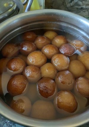 A picture of Instant Gulab Jamun.