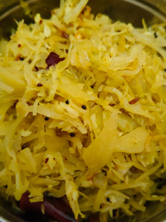 முட்டைக்கோஸ் பொரியல்(cabbage poriyal recipe in tamil) செய்முறை முக்கிய புகைப்படம்