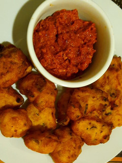 A picture of Black gram fritters with hot spicy chutney.