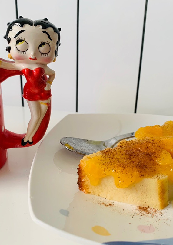 Una foto de Flan de manzana con mermelada de melocotón 🍮🍑🍑