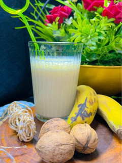 A picture of Banana smoothie.