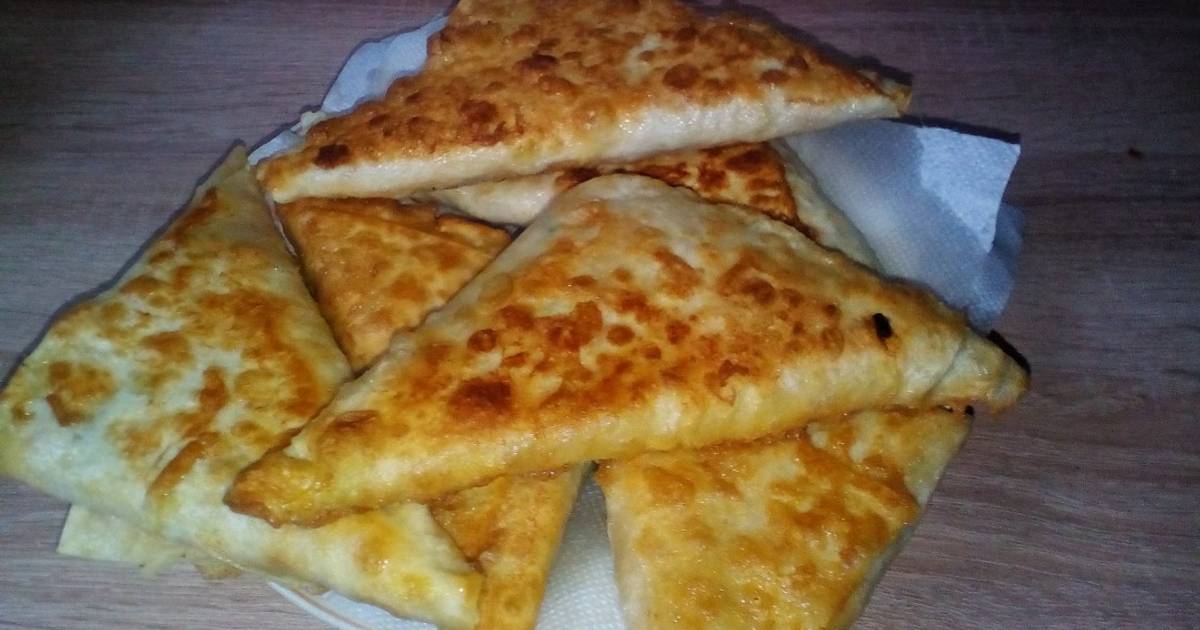 Пирожки из тонкого лаваша с луком и яйцом