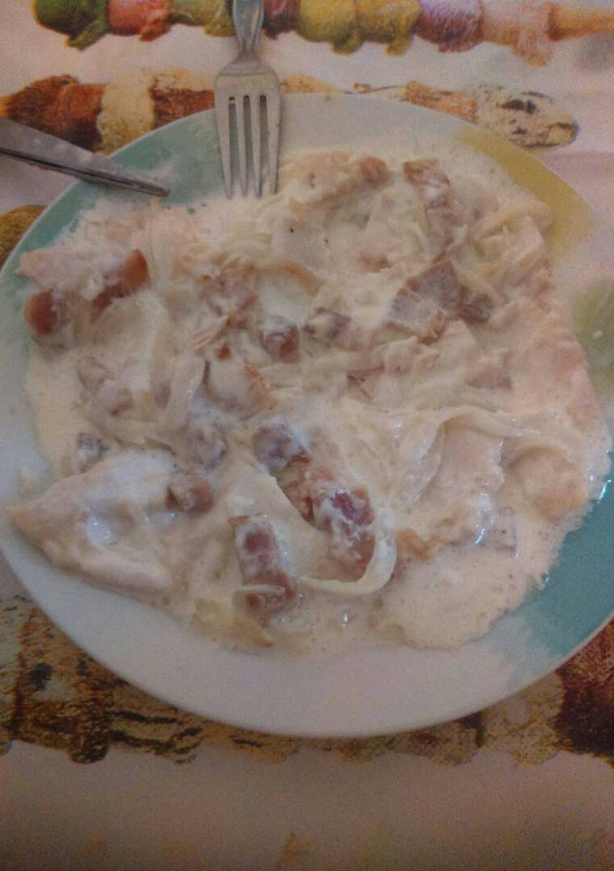 Una foto de Pechuga en salsa carbonara